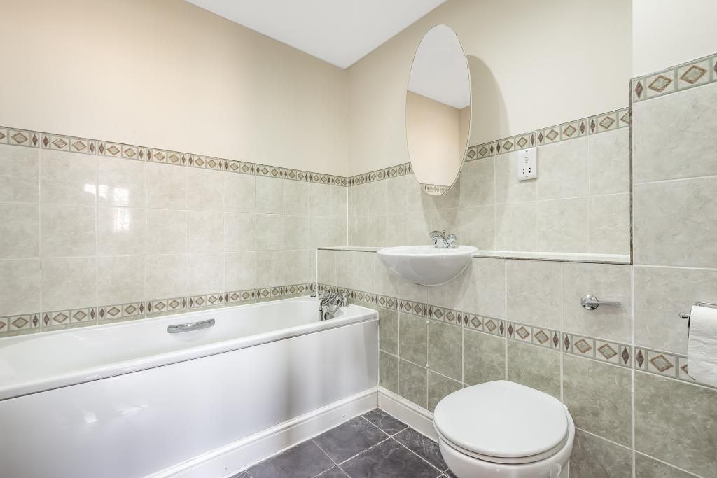 Property photo 2 of 10 Bathroom
