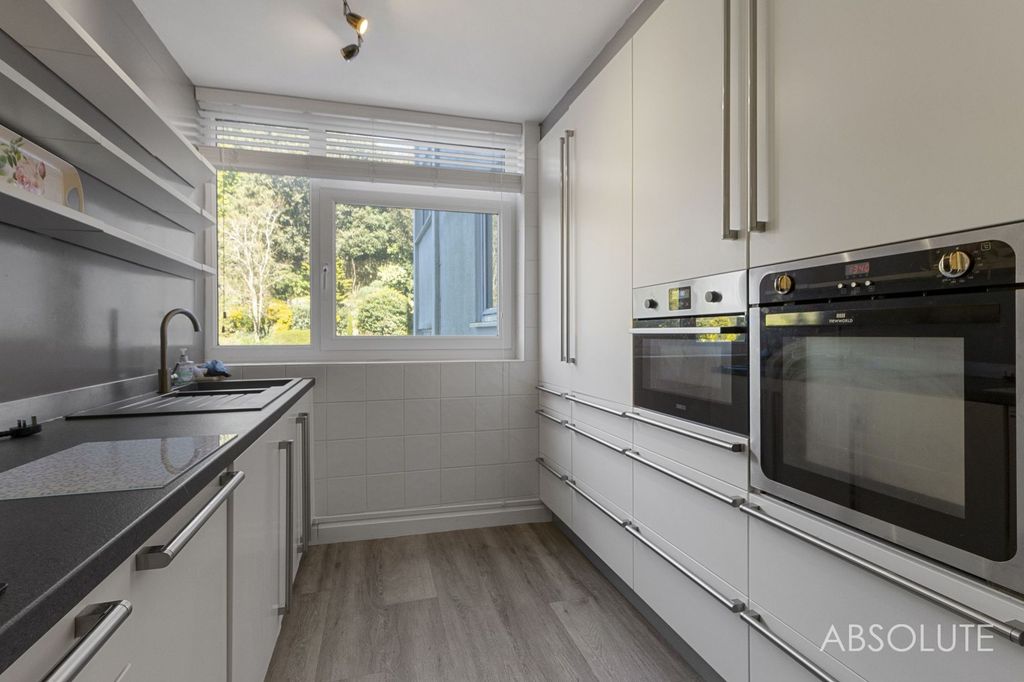 Property photo 3 of 24