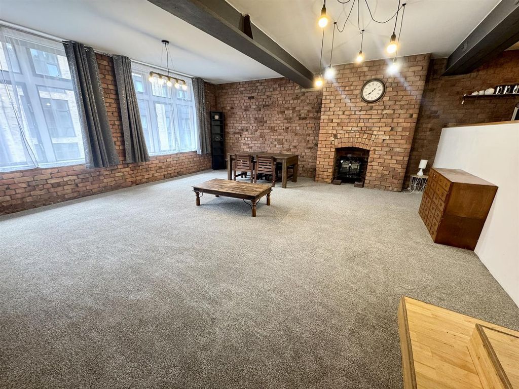 Property photo 2 of 10 F9805284-Ae02-4d48-9Ca3-833c47667Ddd.Jpg