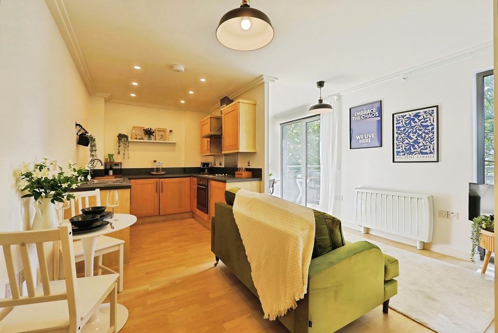 Property photo 1 of 22 Reception/Kitchen