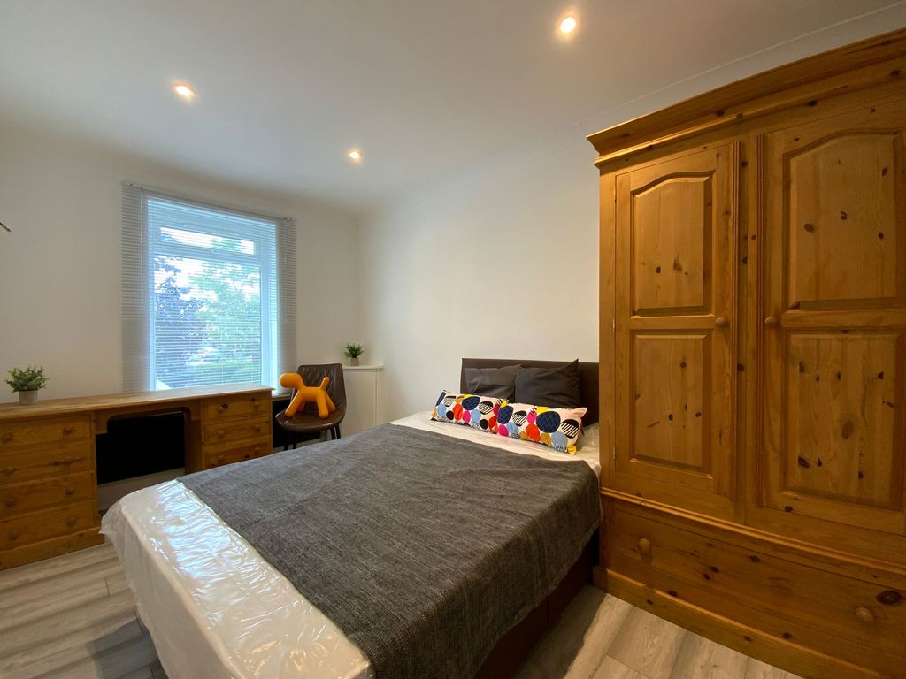 Property photo 1 of 6 Bedroom 2