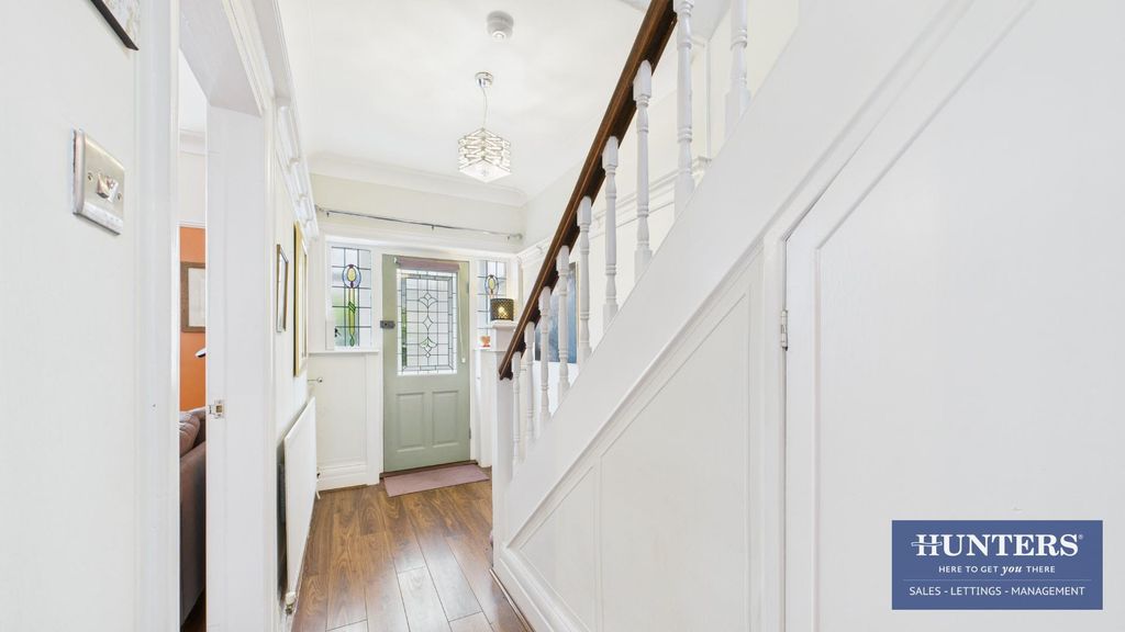 Property photo 2 of 19 Hallway