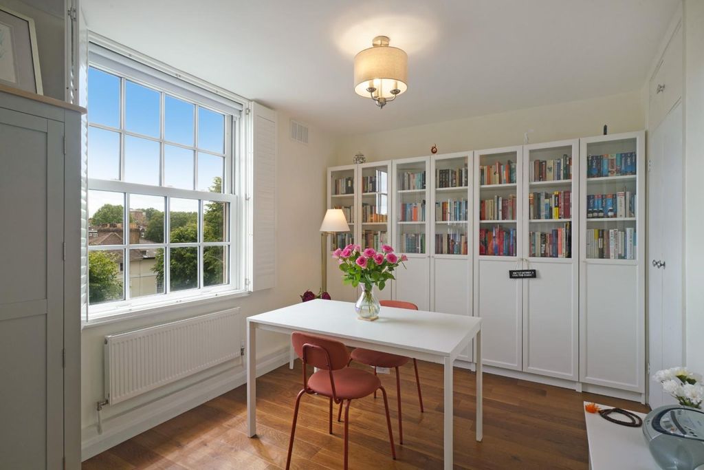 Property photo 3 of 7 Dining
