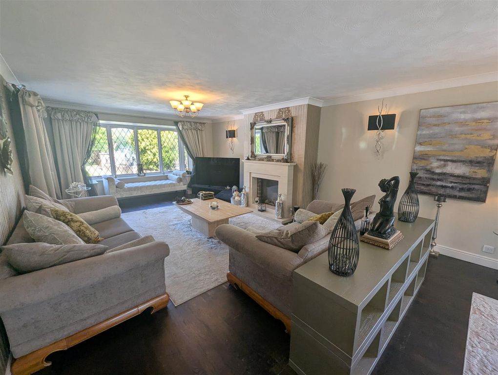 Property photo 3 of 35 Lounge/Diner