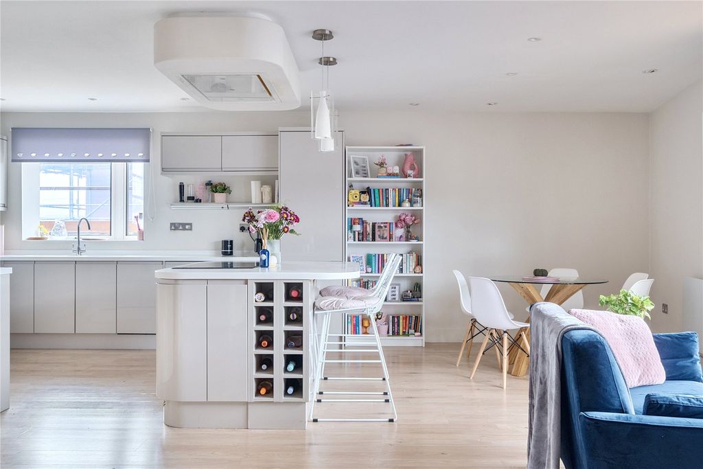 Property photo 3 of 11 Kitchen/Dining