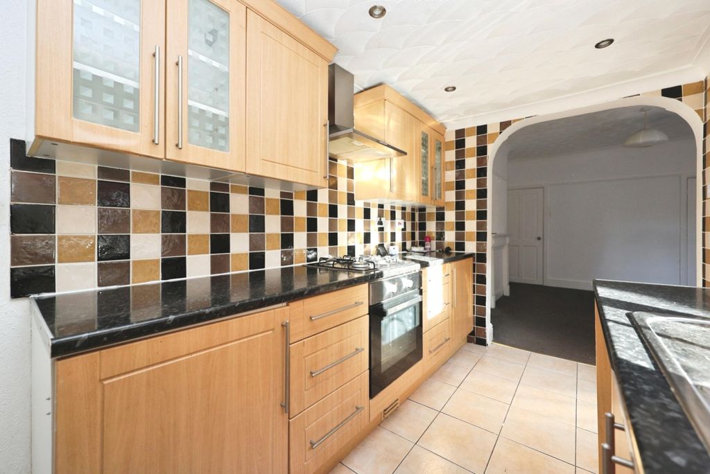Property photo 2 of 18 5603241