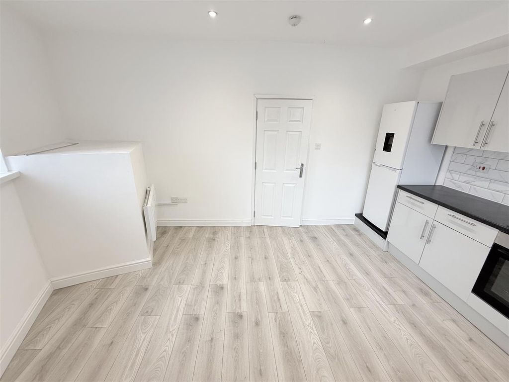 Property photo 1 of 7 Tempimageyhysyd.Jpg