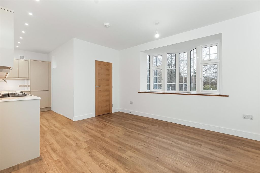 Property photo 3 of 11 Kitchen/Reception Room