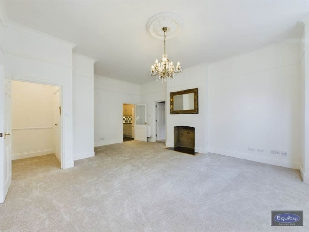 Property photo 2 of 13 Lounge
