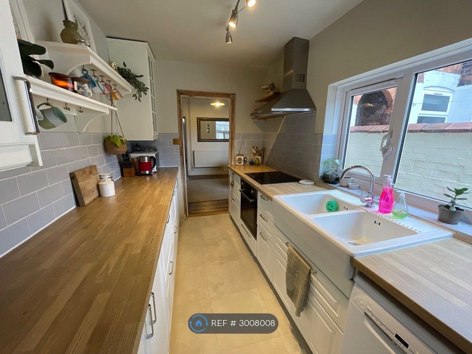 Property photo 1 of 12 Kitchen