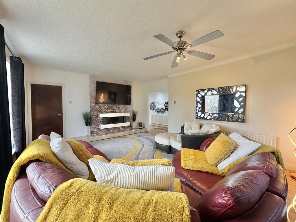 Property photo 3 of 28