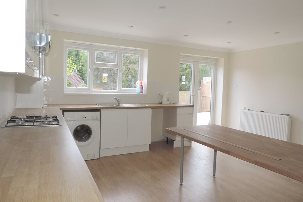 Property photo 3 of 14 Kitchen