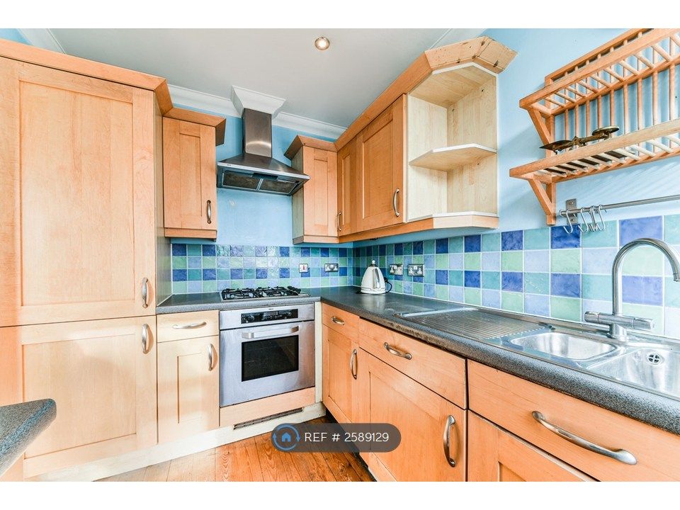 Property photo 3 of 7 Kitchen