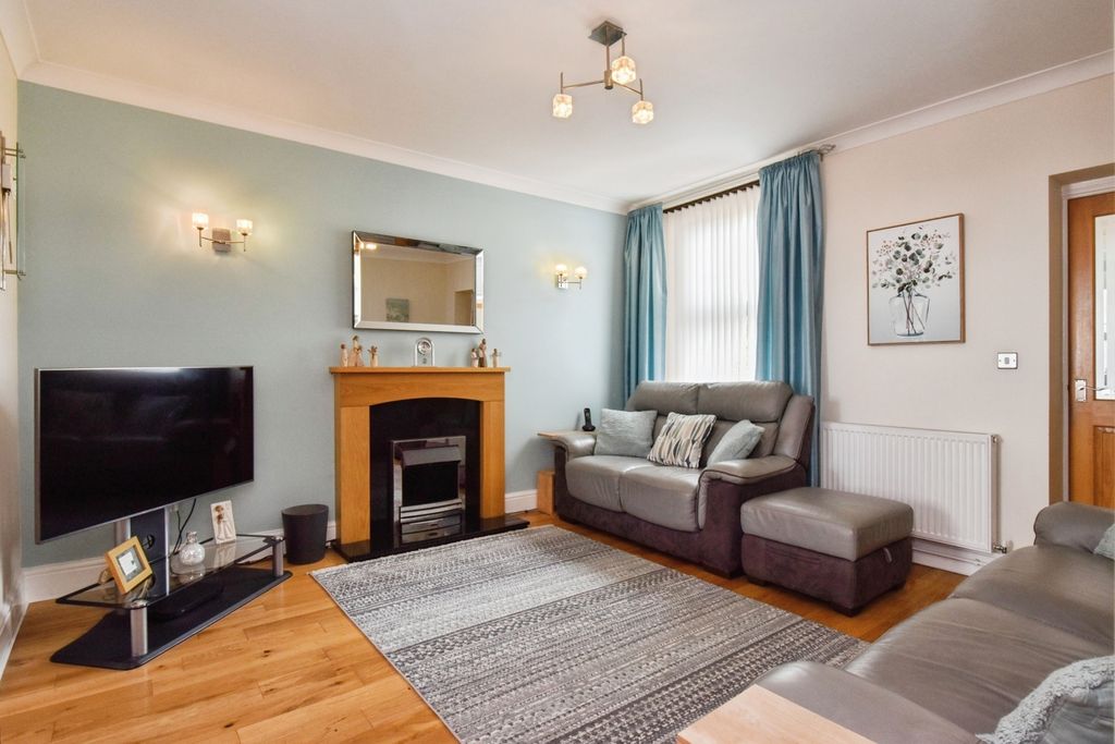 Property photo 2 of 17 Photo