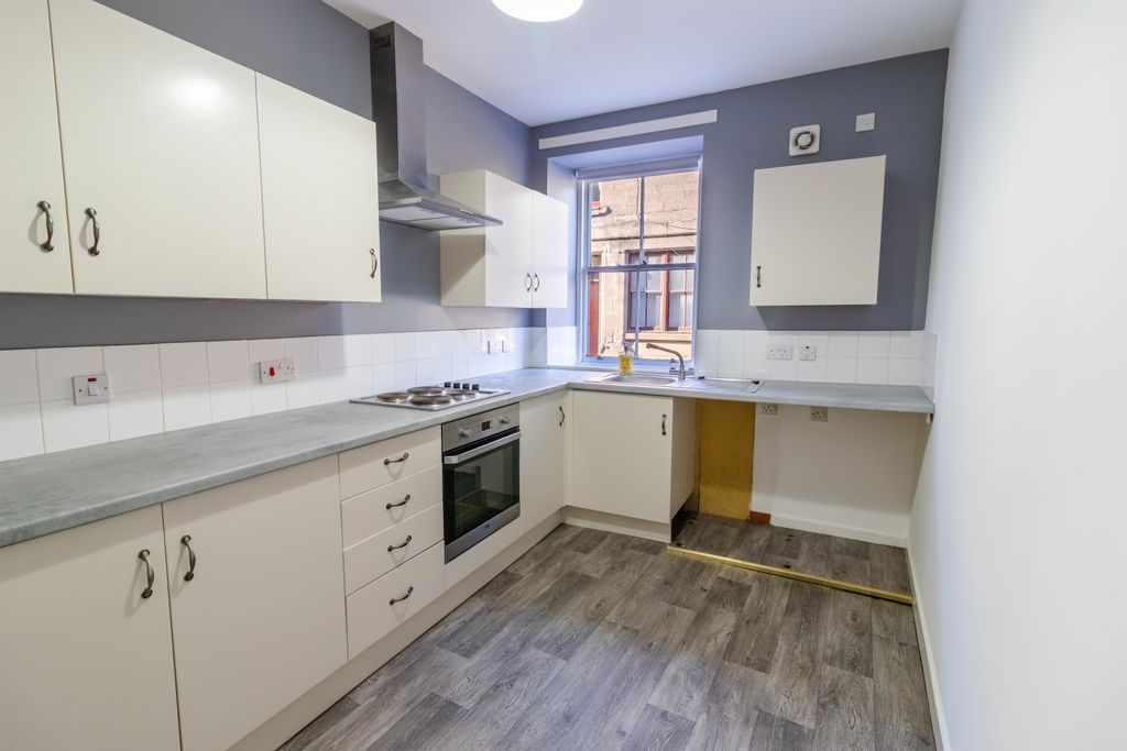 Property photo 3 of 19 Dining Kitchen