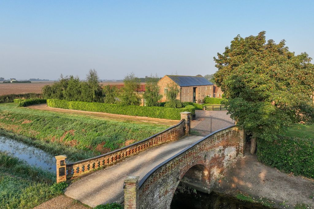 Property photo 3 of 68