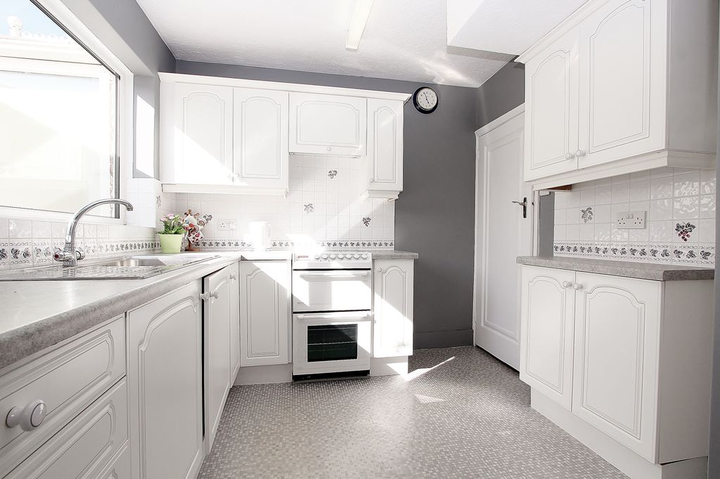 Property photo 3 of 24