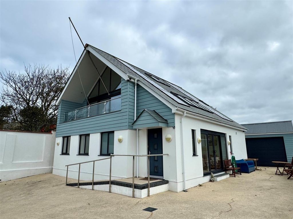 Property photo 1 of 20 Caledonian House