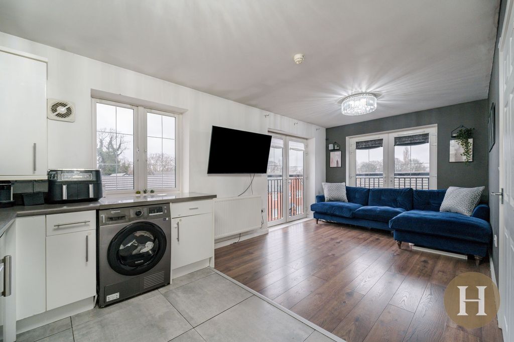 Property photo 3 of 17