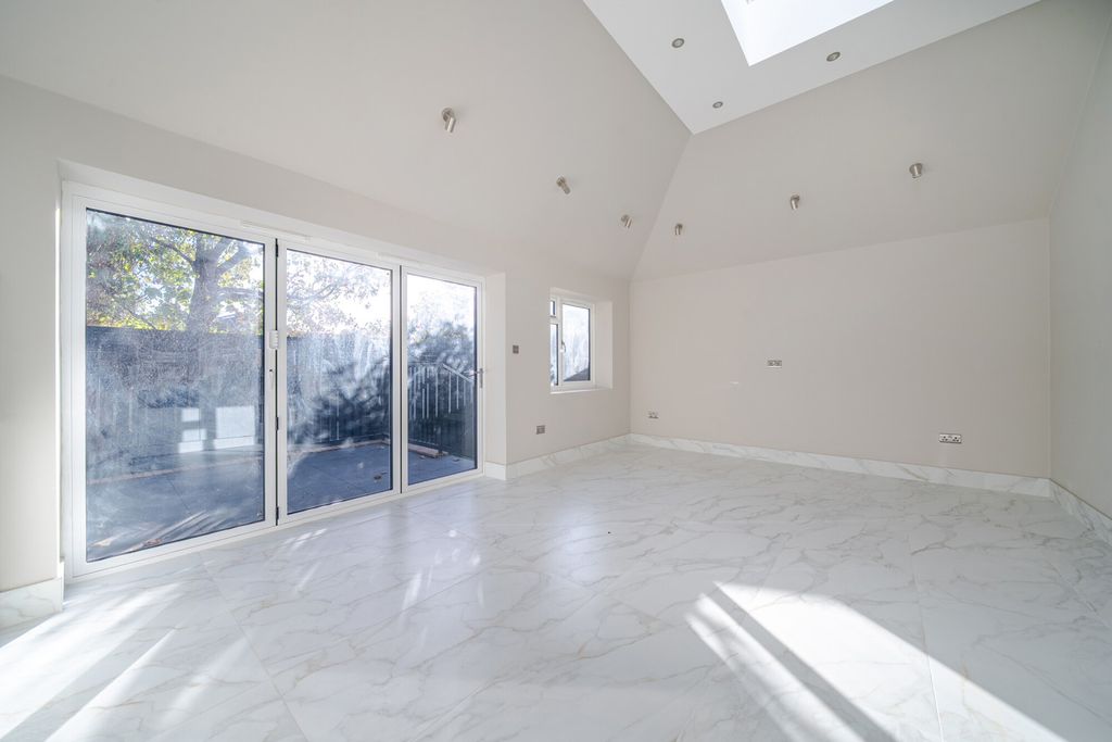 Property photo 3 of 23 Reception