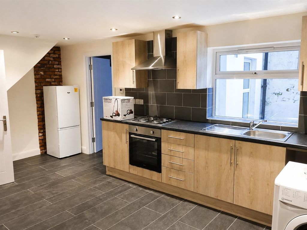 Property photo 1 of 4 Kitchen.Jpg