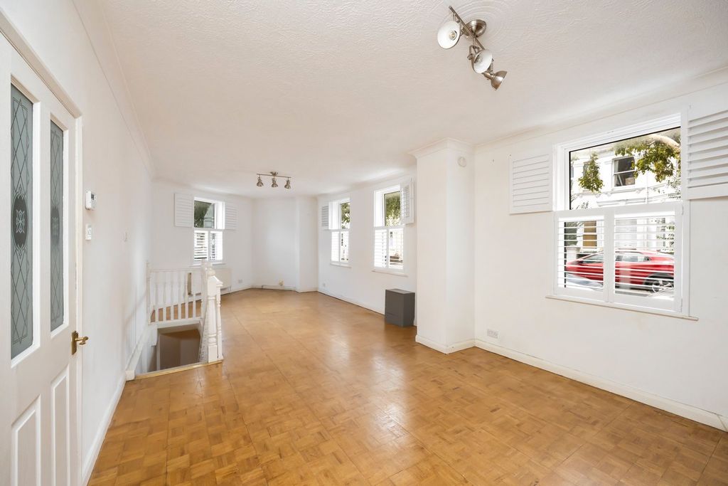Property photo 3 of 18