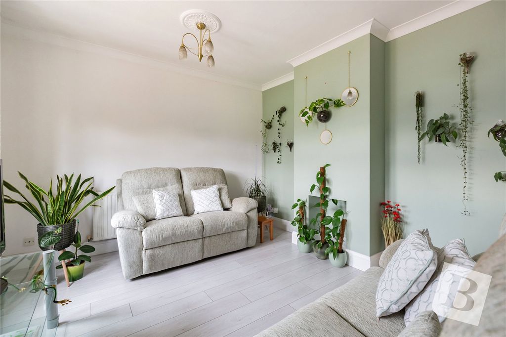 Property photo 3 of 19 Lounge