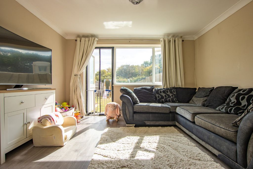 Property photo 3 of 17 4435497