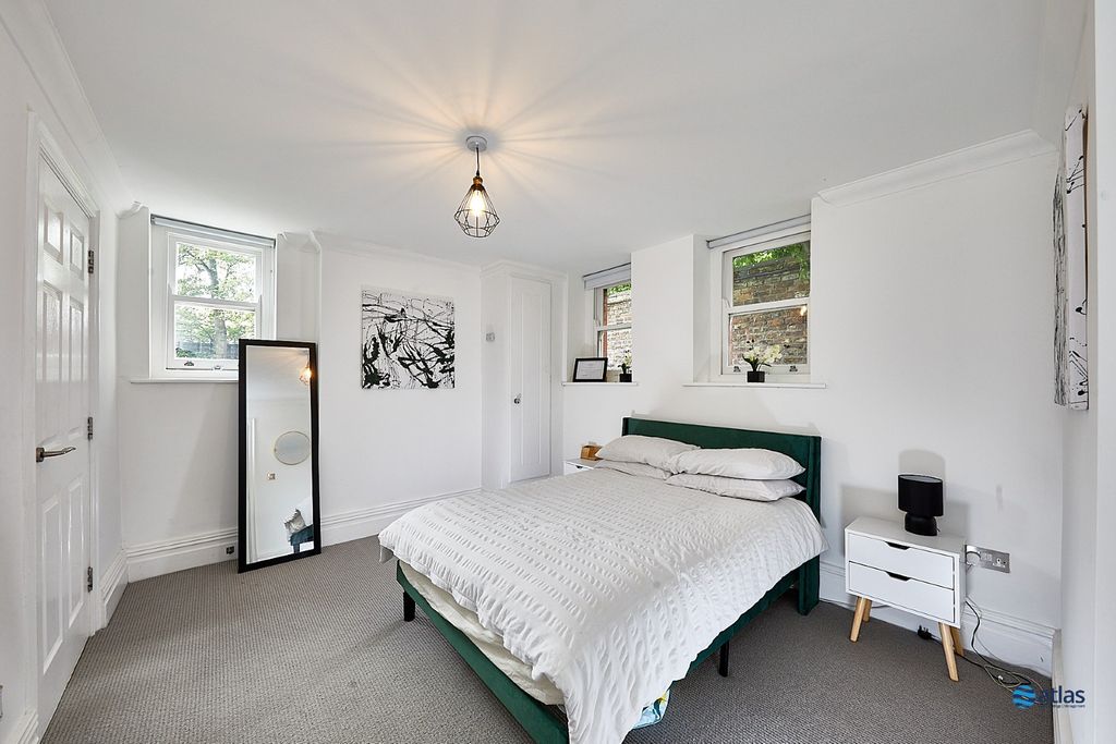 Property photo 2 of 15 Bedroom