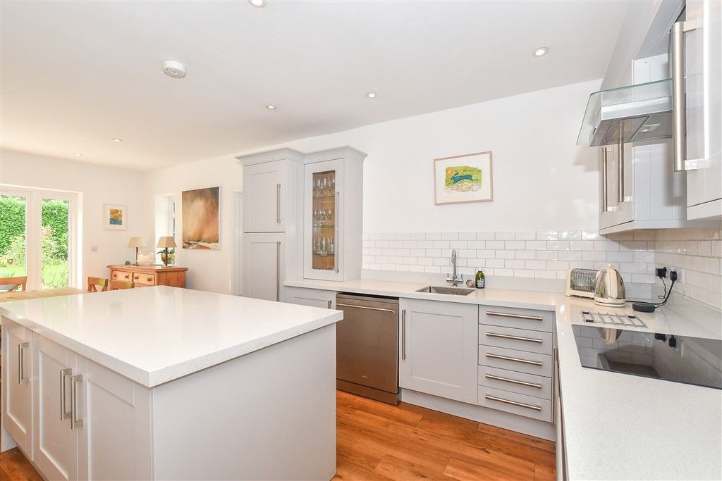 Property photo 3 of 30 Kitchen/Breakfast Room
