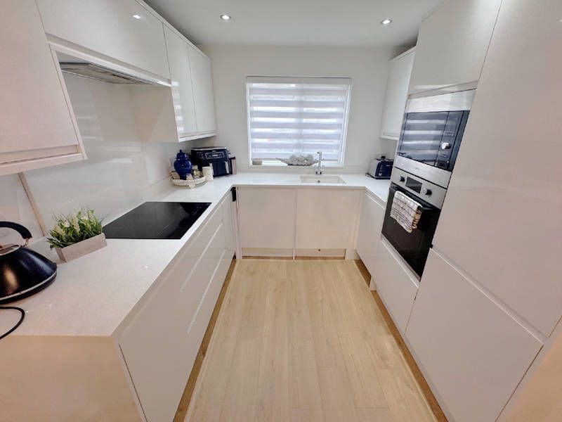 Property photo 3 of 25 Kitchen
