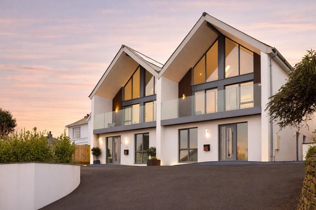 Property photo 2 of 43