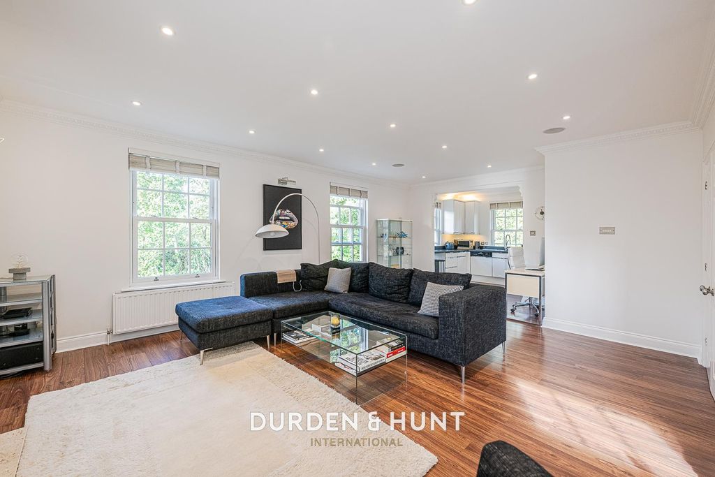 Property photo 3 of 35 Theydon-33.Jpg