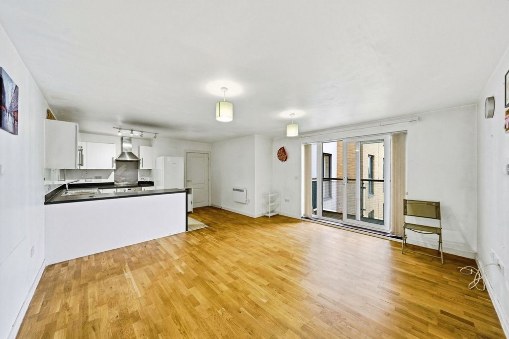 Property photo 3 of 20 Pbox-Img.Jpg