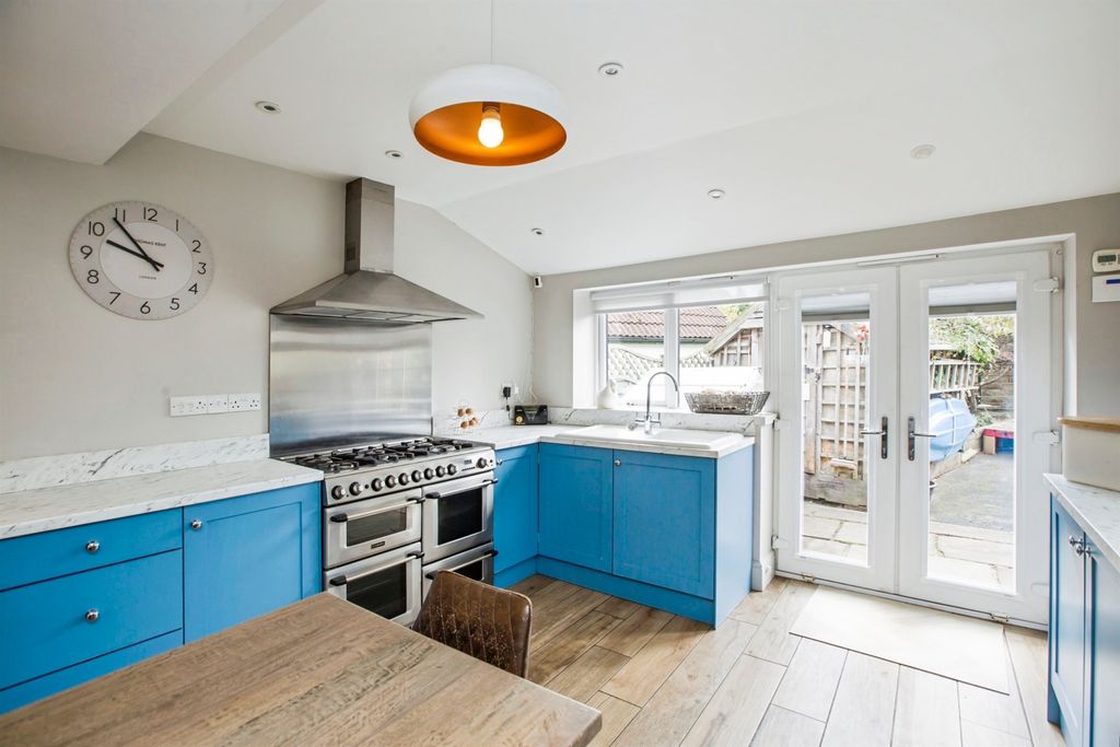 Property photo 2 of 17