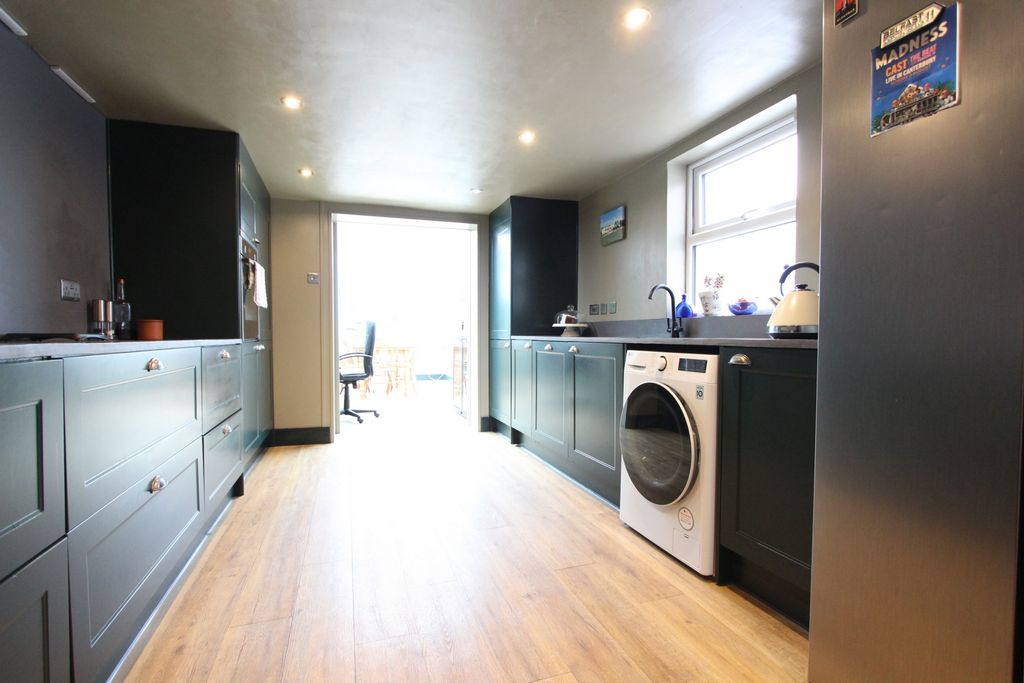 Property photo 3 of 16 Photo 8