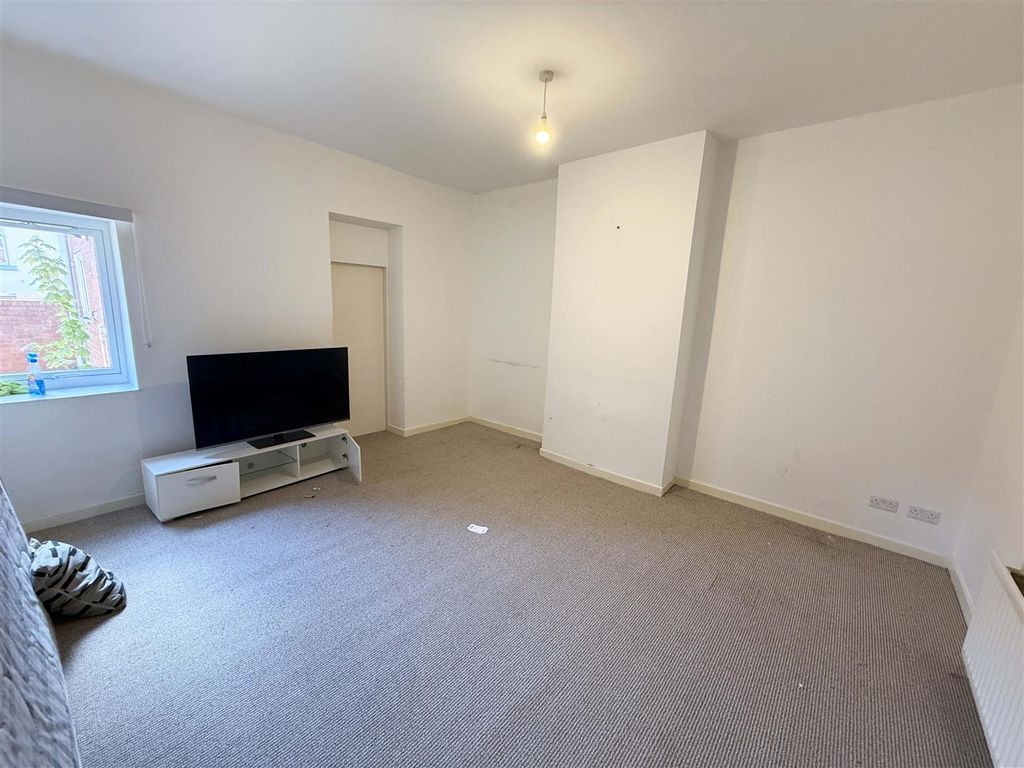 Property photo 2 of 8 William Street Lounge.Jpg