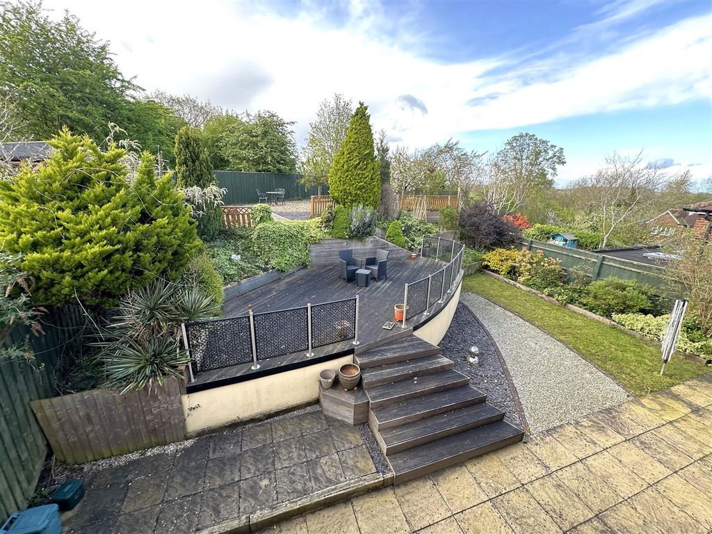 Property photo 2 of 28