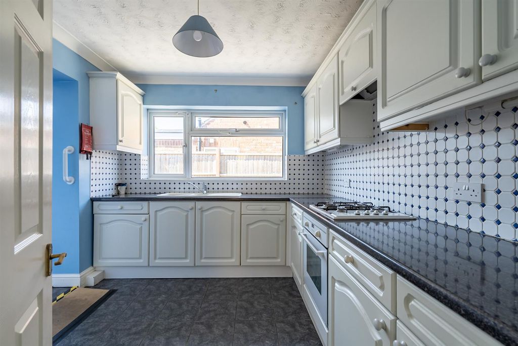 Property photo 3 of 14 Kitchen