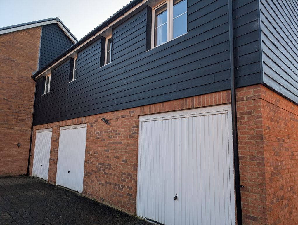 Property photo 2 of 17 Garage