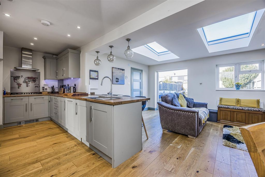 Property photo 2 of 25 10 Coral Close, Portchester-Porticomarketing-O'har