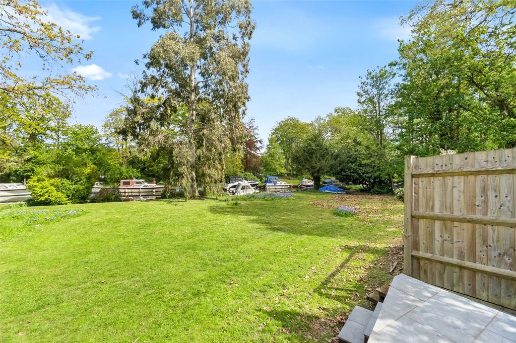 Property photo 2 of 17 Picture No. 21