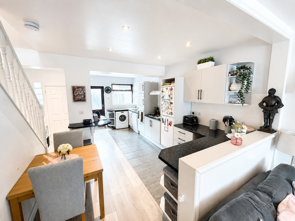 Property photo 3 of 13 F5Cceaa3-E242-4Eae-B220-000Eac63dc5E