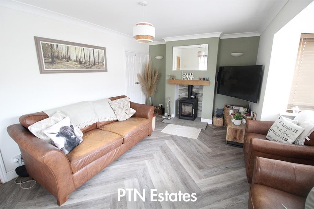 Property photo 3 of 13 Lounge