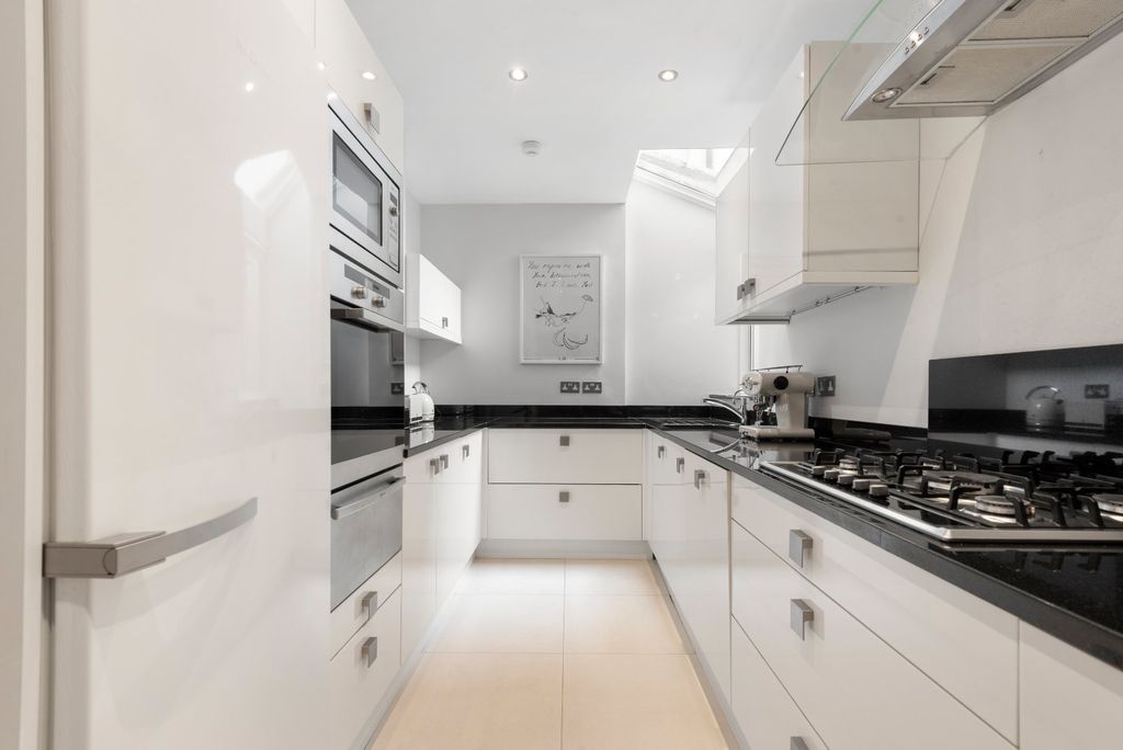 Property photo 3 of 21