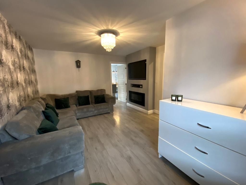 Property photo 3 of 15 Lounge