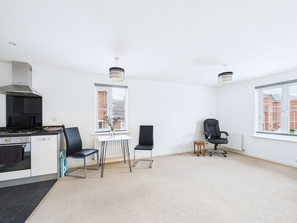 Property photo 3 of 18 Cam01338G0-Pr0156-Still015