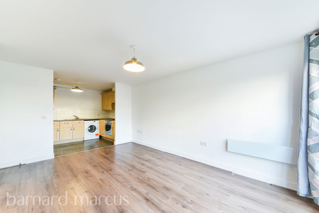 Property photo 2 of 8 Bedroom 1