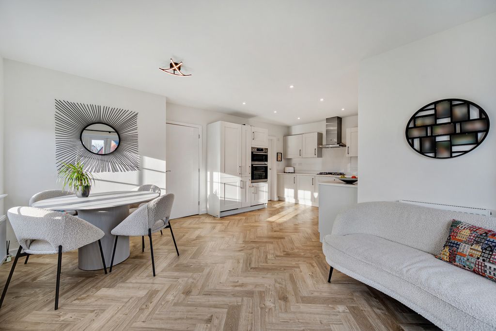 Property photo 2 of 26