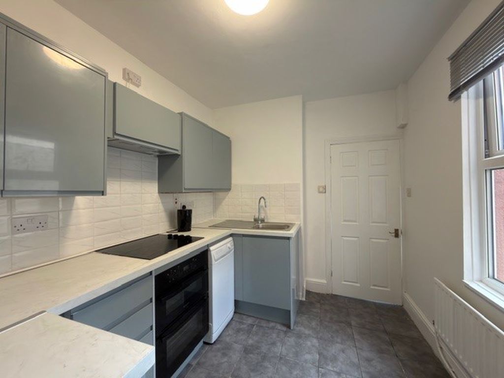 Property photo 2 of 17 Kitchen